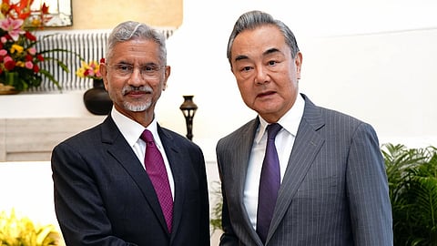 இந்திய வெளியுறவு அமைச்சர் எஸ். ஜெய்சங்கர் மற்றும் சீன வெளியுறவு அமைச்சர் வாங் யீ (கோப்புப்படம்)