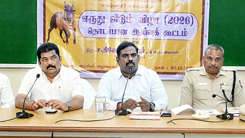 எருதுவிடும் விழாவில் மாணவா்களுக்கு கட்டுப்பாடு: ஆட்சியா் அறிவுறுத்தல்