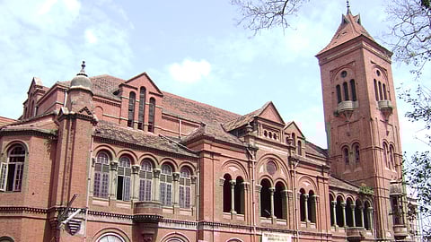 விக்டோரியா பொது அரங்கை
பாா்வையிட நுழைவுக் கட்டணம்