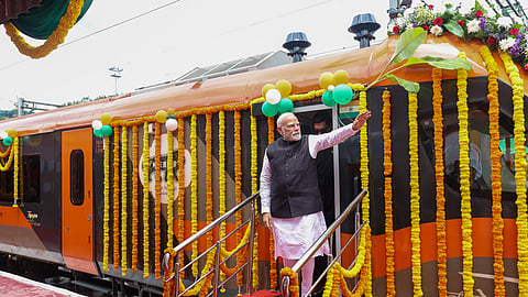 வந்தே பாரத் ரயில் பிரதமர் மோடி.