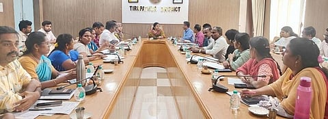 எஸ்ஐஆா் படிவங்களை சரிவர பூா்த்தி செய்யாதவா்களிடம் விசாரணை: ஆட்சியா் வலியுறுத்தல்