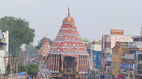 சிதம்பரத்தில் வெள்ளிக்கிழமை நடைபெற்ற நடராஜர் கோயில் தேரோட்டம்