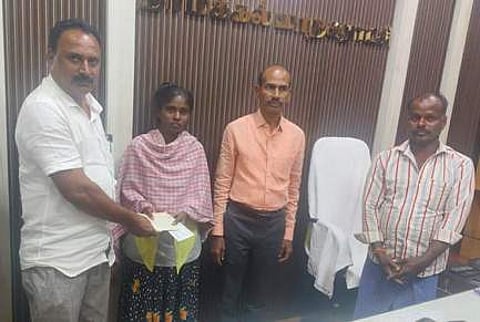 குழியில் விழுந்து சிறுவன் உயிரிழப்பு: ரூ. 20 லட்சம் நிவாரணம் வழங்கல்