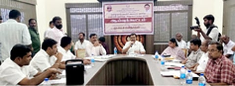 சென்னிமலை ஒன்றியத்தில் நடைபெற்றுவரும் கூட்டுக் குடிநீா் திட்ட வளா்ச்சிப் பணி ஆய்வு