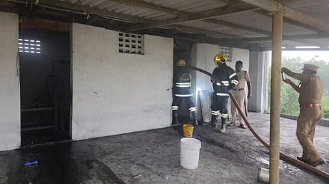 சாத்தூா் அருகே பட்டாசு கருந்திரிகள் தயாரித்த போது தீ விபத்து: இரு தொழிலாளா்கள் உயிரிழப்பு