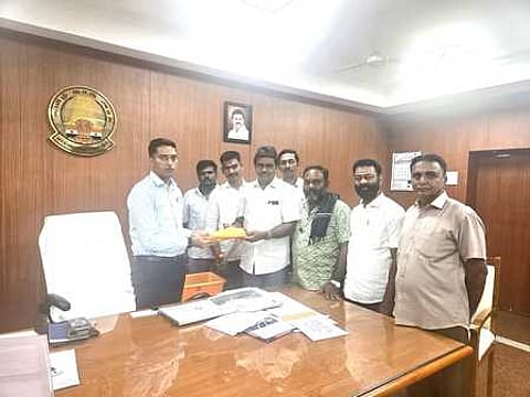 மாவட்ட ஆட்சியரை சந்தித்து வாழ்த்து தெரிவித்த பொதுநல அமைப்பினா்.