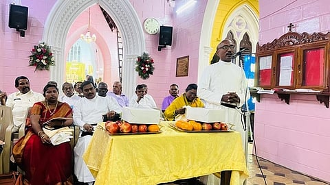 நிகழ்ச்சியில் பேசிய தலைமை குரு ஹென்றி ஜீவானந்தம்.