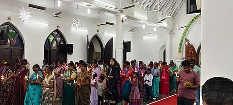 பிரகாசபுரம் தூய திரித்துவ ஆலயத்தில் குடும்ப தீபமேற்றும் ஆராதனை