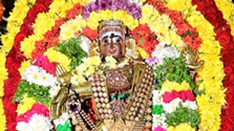 இளையாத்தங்குடி தேரில் எழுந்தருளிய உற்சவா் நடராஜா்.