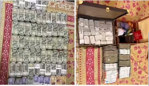 பிரபா பண்டாரியின் சொகுசு வீட்டில் இருந்து பறிமுதல் செய்யப்பட்ட பணம், தங்கம், வெள்ளி நகைகள் மற்றும் பல கோடி மதிப்புள்ள சொத்து ஆவணங்கள்.