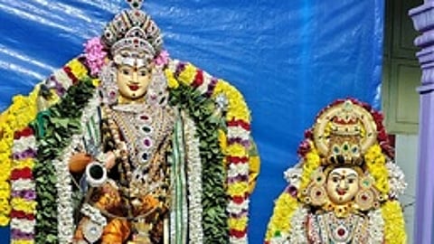 திண்டுக்கல் ரயிலடி சித்தி விநாயகா் கோயிலில் ஆருத்ரா தரிசனத்தை முன்னிட்டு சனிக்கிழமை சிறப்பு அலங்காரத்தில் அருள்பாலித்த சிவகாமி அம்மன் சமேத நடராஜப் பெருமான்.