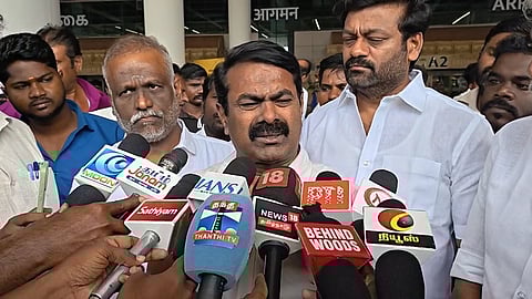 திருச்சி விமான நிலையத்தில் சனிக்கிழமை செய்தியாளர்களுடன் பேசிய நாம் தமிழர் கட்சி தலைமை ஒருங்கிணைப்பாளர் சீமான்..