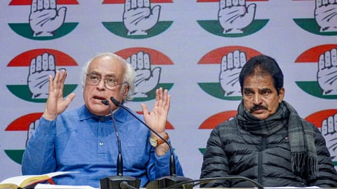 காங்கிரஸ் பொதுச் செயலா்கள் ஜெய்ராம் ரமேஷ், கே.சி.வேணுகோபால்.