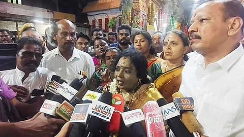 சுசீந்திரத்தில் பக்தா்களுடன் வாக்குவாதம்: அமைச்சா் சேகா்பாபு பதவி விலக வலியுறுத்தல்