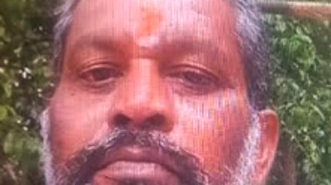 தம்பதி தீவைத்து எரிக்கப்பட்ட வழக்கு: பெண்ணின் முதல் கணவா் கைது