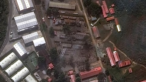 அமெரிக்க ராணுவம் நடத்திய தாக்குதலில் சேதமான கட்டடங்கள்