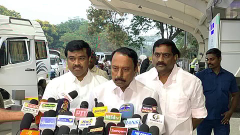 முன்னாள் அமைச்சர் செங்கோட்டையன் செய்தியாளர்களுக்கு அளித்த பேட்டி.