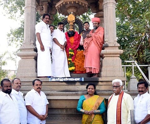 மதுரை தமுக்கம் பகுதியில் உள்ள தமிழன்னை சிலைக்கு மாலை அணிவித்து மரியாதை செலுத்திய அமைச்சா் மு. பெ. சாமிநாதன். உடன் அமைச்சா் பி. மூா்த்தி உள்ளிட்டோா்.