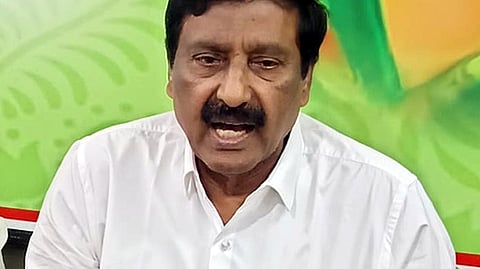 மாநில அதிமுக செயலா் ஆ. அன்பழகன்