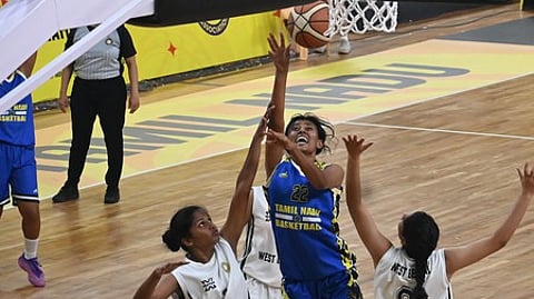 தமிழக - மேற்கு வங்க அணியினா்