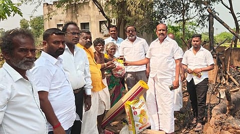 தீ விபத்தில் 3 வீடுகள் சேதம், 8 ஆடுகள் உயிரிழப்பு