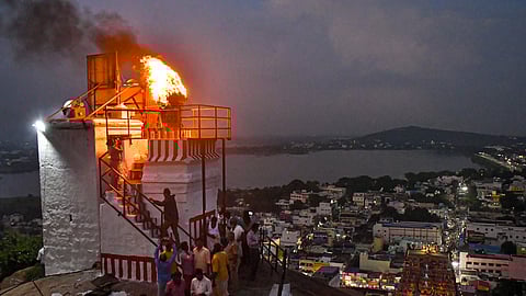 திருப்பரங்குன்றம் தீபம் விவகாரம்: உச்சநீதிமன்றத்தில் கேவியட் மனு