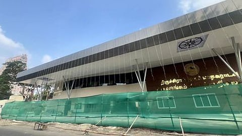 ஸ்ரீரங்கத்தில் ரூ.11.10 கோடியில் கட்டப்பட்டுள்ள புதிய பேருந்து நிலையம்.