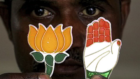 பாஜக சின்னம் தாமரை / காங்கிரஸ் சின்னம் கை
