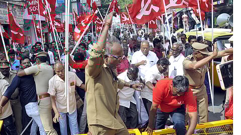 புதுச்சேரி சட்டப்பேரவை முற்றுகை: 100 மாா்க்சிஸ்ட்கள் கைது
