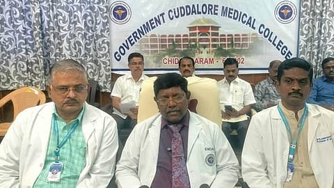 செய்தியாளா்களுக்கு பேட்டியளித்த கல்லூரி முதல்வா் சி,திருப்பதி