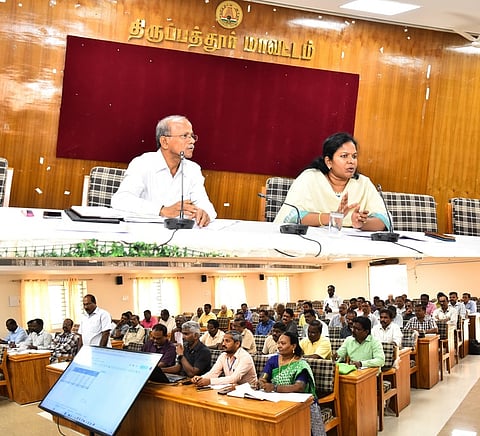 ஆய்வுக் கூட்டத்தில் பேசிய ஆட்சியா் க. சிவசௌந்திரவல்லி.