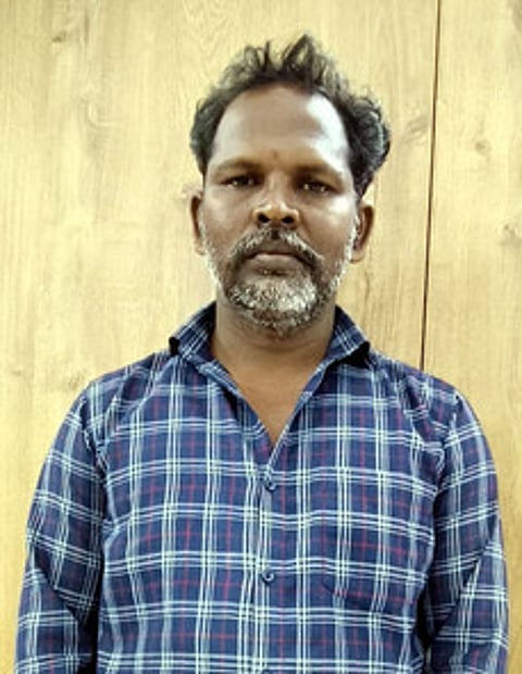 மூதாட்டியிடம் நூதன முறையில்
நகை திருடியவா் கைது