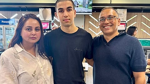 தாய் ரோஹிணி, சமரேஷ் சிங் உடன் ஆதித்யா