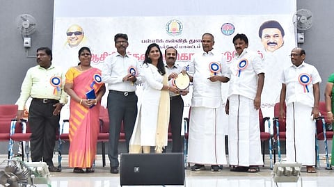 வள்ளியூா் கிங்ஸ் மெட்ரிக் பள்ளிக்கு விருது