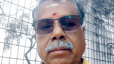 ஜன நாயகன் படத்தின் பேனா் விழுந்து ஓய்வு பெற்ற அரசு ஊழியா் படுகாயம்: 3 போ் கைது