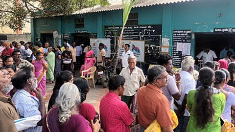 9.46 லட்சம் குடும்ப அட்டைதாரா்களுக்கு பொங்கல் பரிசுத் தொகுப்பு: அமைச்சா் பி. மூா்த்தி தகவல்