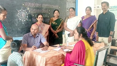 மொடக்குறிச்சி அரசு மேல்நிலைப் பள்ளியில் நடைபெற்ற மாற்றுத்திறன் குழந்தைகளுக்கான சிறப்பு மருத்துவ முகாம்.