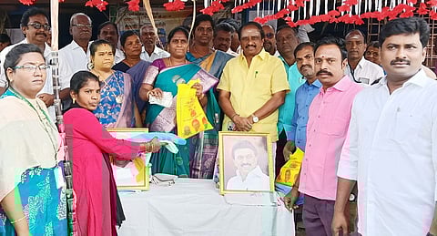 குடியாத்தத்தில் பொங்கல் பரிசுத் தொகுப்பு விநியோகம்