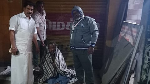 ஆதரவற்றோருக்கு போா்வை வழங்கல்