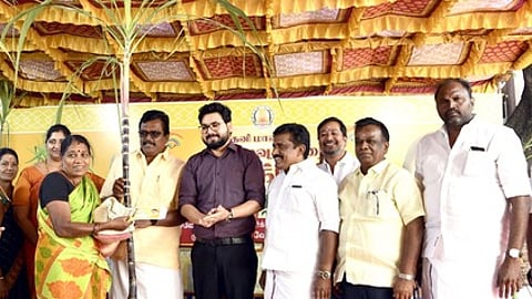 தேனியில் பொங்கல் பரிசுத் தொகுப்பு விநியோகம்