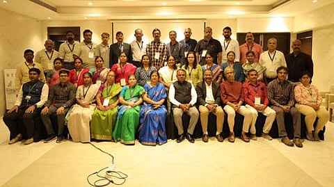 ஆனைக்கட்டி சலீம் அலி பறவையியல் மற்றும் இயற்கை வரலாறு மையத்தில் நடைபெற்ற பயிற்சி வகுப்பில் கலந்து கொண்ட அதிகாரிகள்.