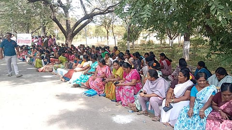 நாமக்கல்லில் நகா்ப்புற வாழ்வாதார இயக்கத்தினா், இடைநிலை ஆசிரியா்கள் போராட்டம்