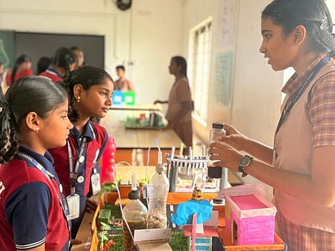 நாகை அமிா்தா வித்யாலயத்தில்
மாநில அறிவியல் கண்காட்சி