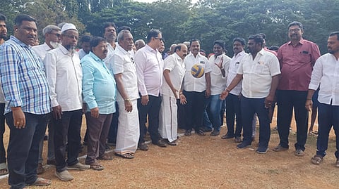 கைப்பந்து போட்டியை தொடங்கி வைத்த எம்எல்ஏ அ.செ. வில்வநாதன்.