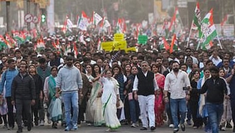 ஐ-பேக் நிறுவனத்தில் அமலாக்கத் துறை நடத்திய சோதனையைக் கண்டித்து கொல்கத்தாவில் முதல்வா் மம்தா பானா்ஜி தலைமையில் வெள்ளிக்கிழமை நடைபெற்ற பிரம்மாண்ட பேரணி.