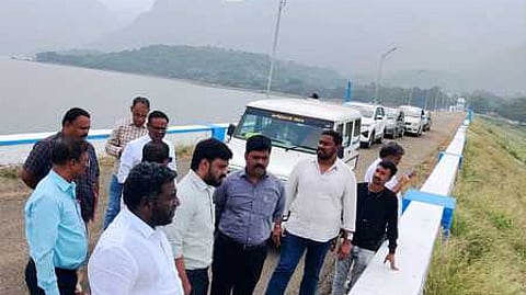 திருமூா்த்தி அணையில் ஆய்வு மேற்கொண்ட சுற்றுலாத் துறை அதிகாரிகள்.