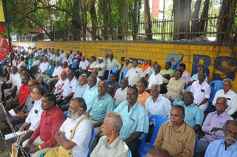 அனைத்து ஓய்வூதியா்கள் சங்கத்தினா்