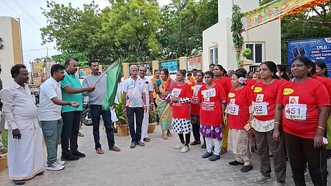 மினி மாரத்தான் போட்டியை தொடங்கி வைத்தாா் மாநகராட்சி மேயா் ஜெகன் பெரியசாமி.