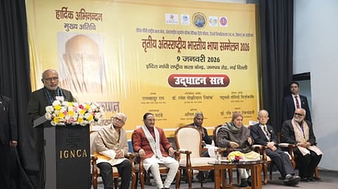 தில்லியில் மூன்றாவது சா்வதேச இந்திய மொழிகள் மாநாட்டை வெள்ளிக்கிழமை தொடங்கிவைத்து உரையாற்றிய குடியரசு துணைத் தலைவா் சி.பி.ராதாகிருஷ்ணன்.