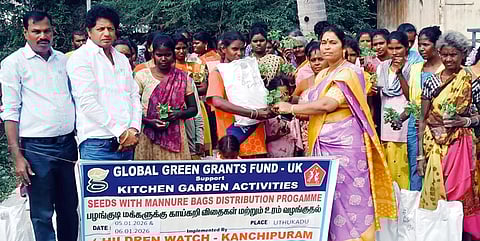 பழங்குடியினருக்கு வீட்டுத் தோட்டம் அமைக்கும் பயிற்சி முகாம்